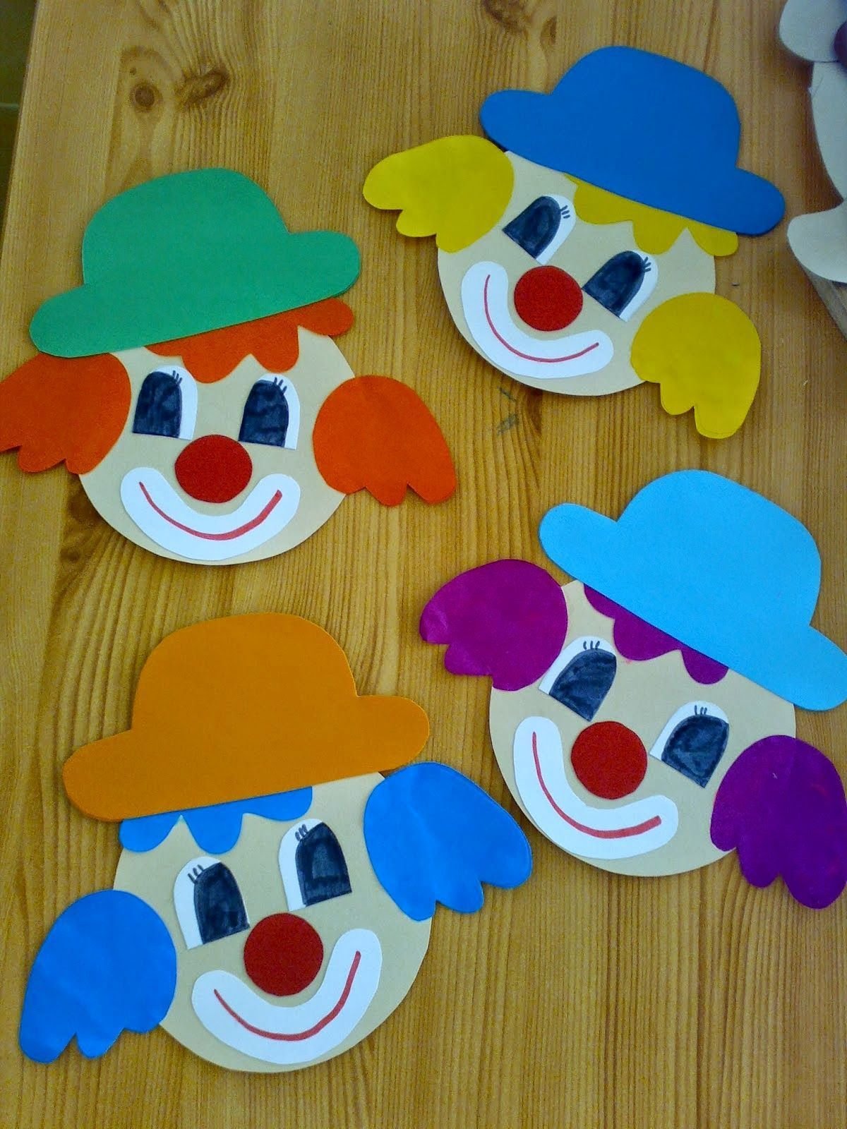 Поделка клоун из бумаги. Клоун поделка из бумаги. Аппликация "клоун". Клоун из цветной бумаги. Клоун аппликация для детей.