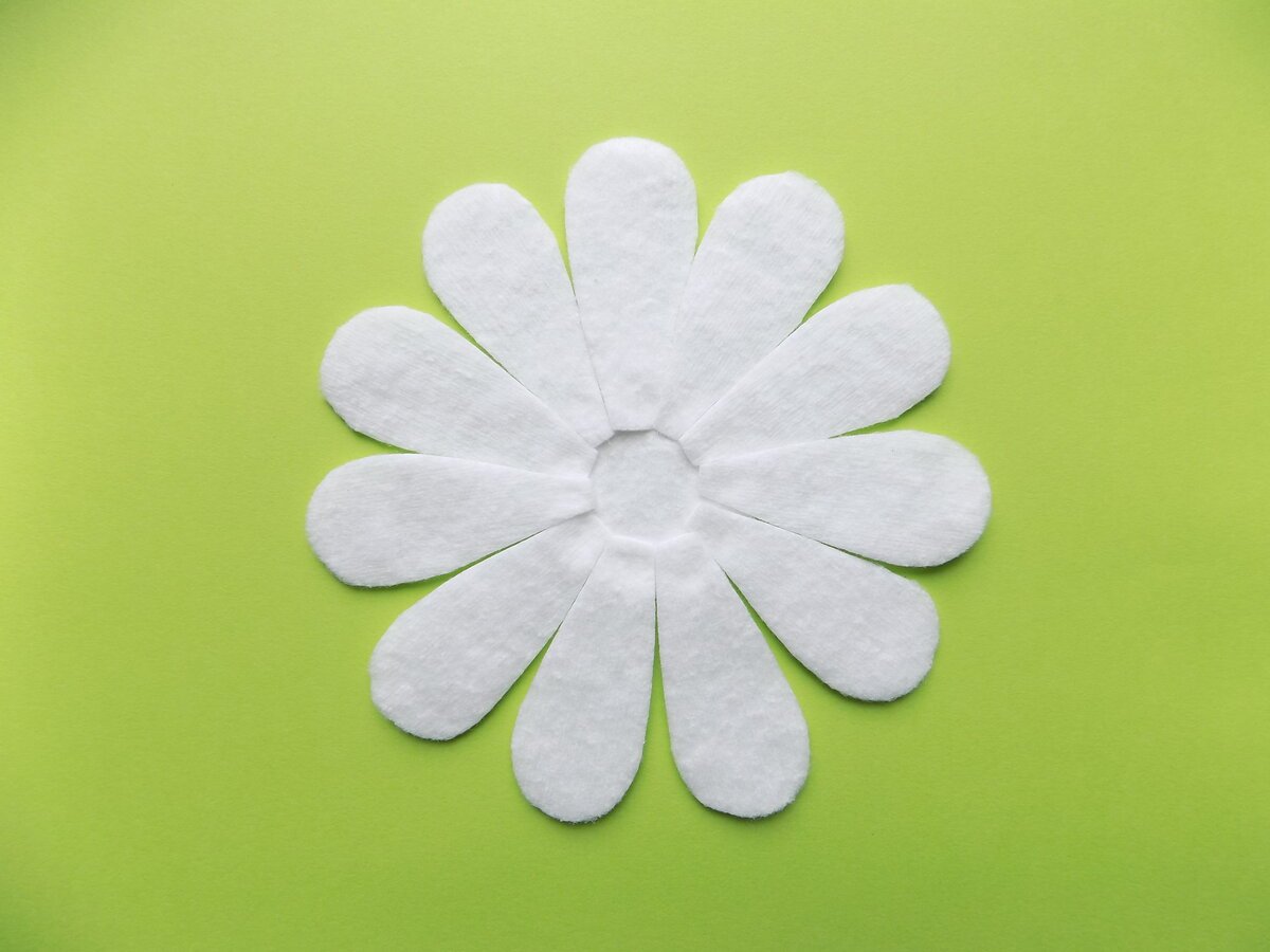 Поделка цветок из ватных дисков