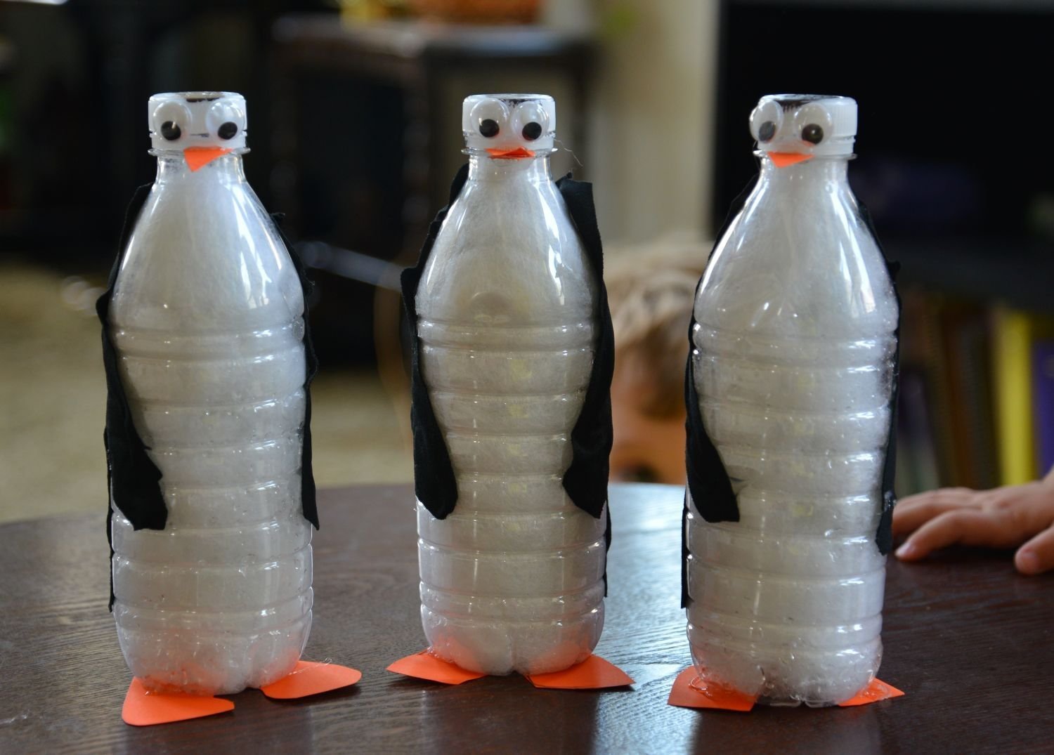 Пингвины из картонной упаковки из-под яиц