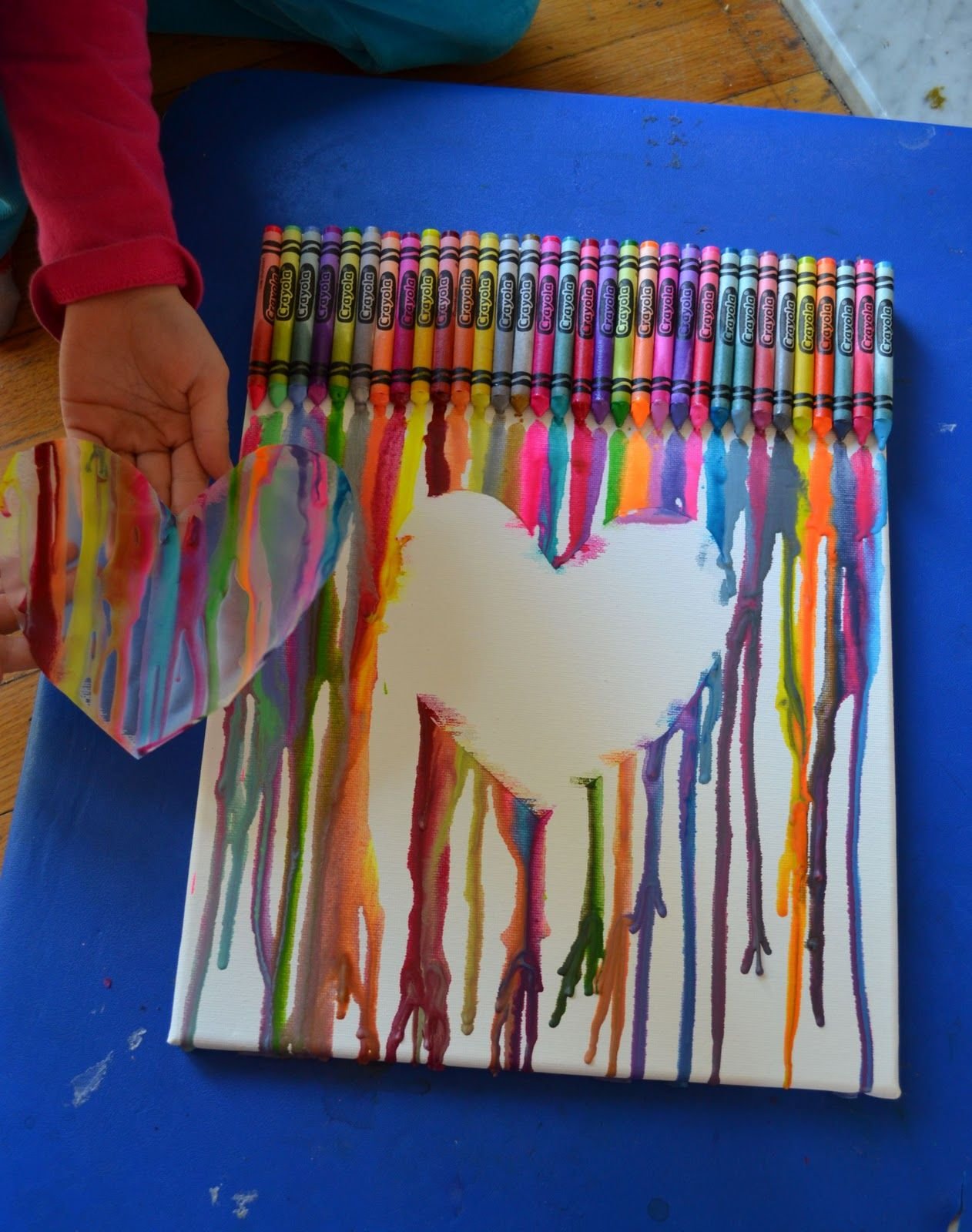 Что делают цветные. Поделки из восковых карандашей. Необычное рисование. Необычное рисование для детей. Картина из восковых карандашей.