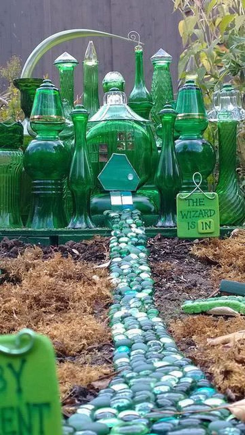 Пластиковые бутылки для сада