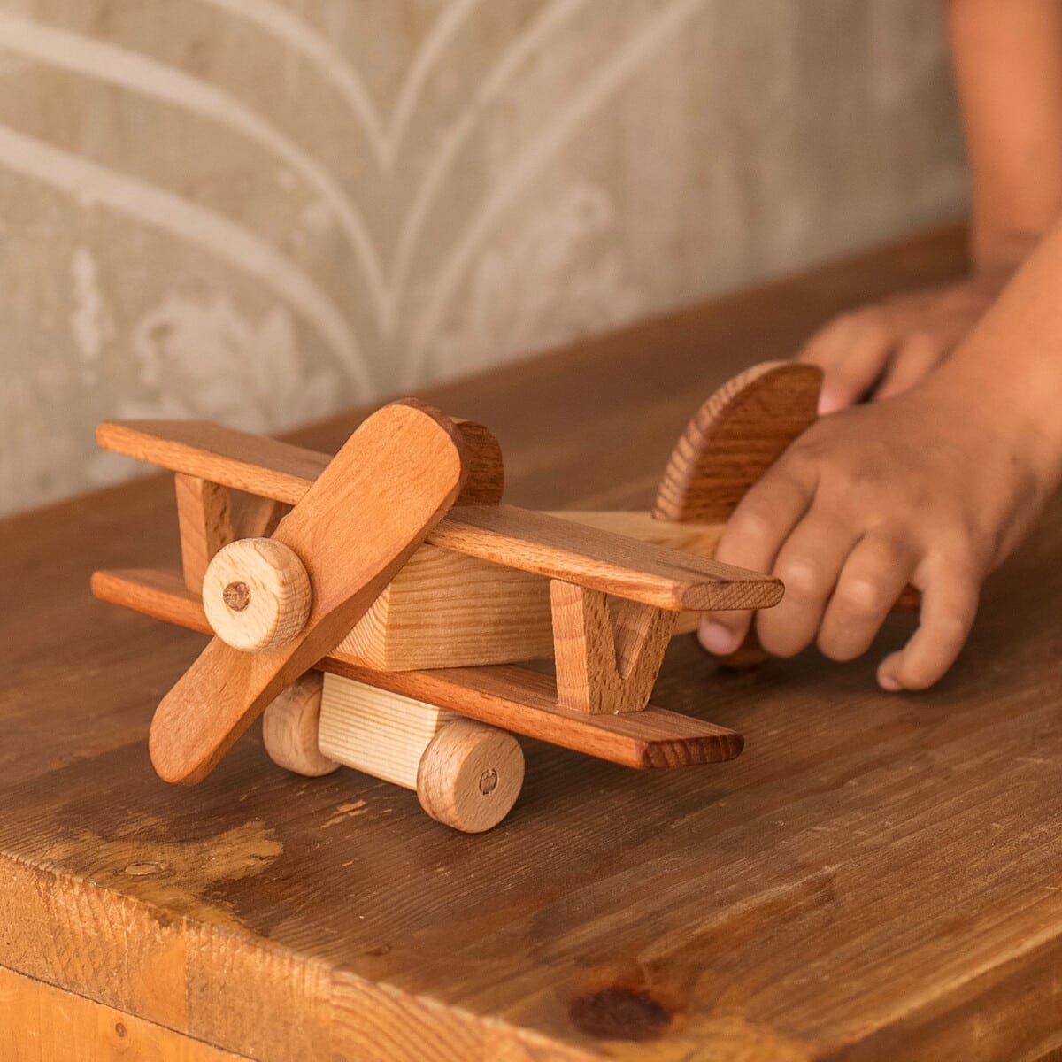 Почему стоит заняться изготовлением игрушек из дерева