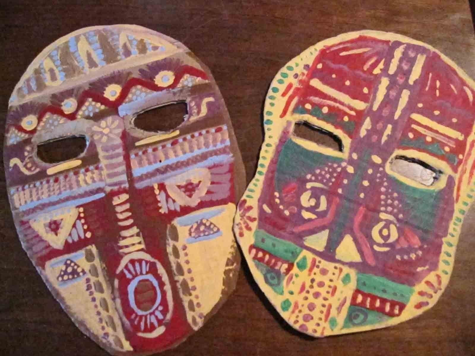 Аппликация маска подготовительная группа. Африканские маски для детей. Африканские маски из картона. Древние африканские маски. Африканские маски детские.