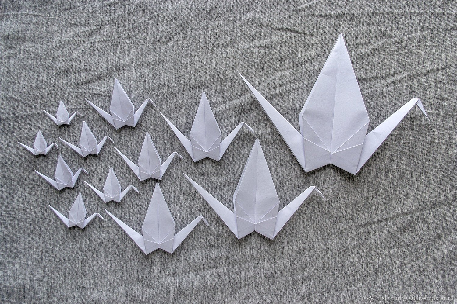 Бумажные журавлики как сделать. Оригами Журавлик. Японский Журавлик оригами. Японский бумажный Журавлик Цуру. Журавлик Цуру оригами.
