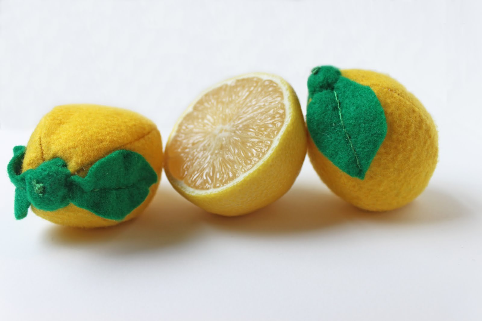 Сделать поделку лимон из ткани своими