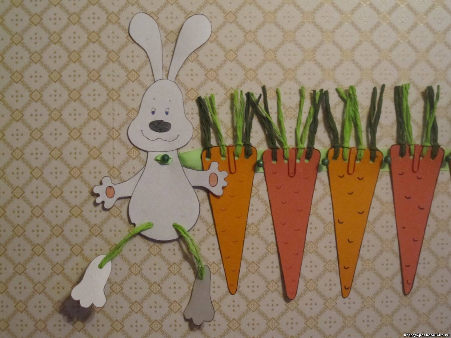 День моркови в детском саду. Поделка морковка. Поделка морковь из бумаги. Поделка на тему овощи. Морковь своими руками поделка.