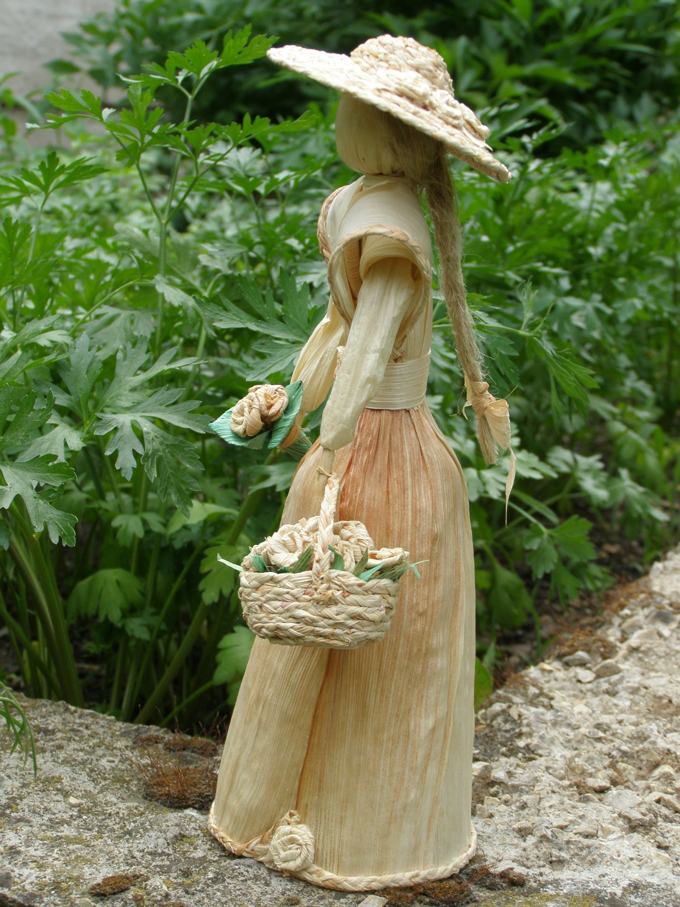 Crafty corn poppy. Кукла из кукурузы. Поделки из талаша своими руками. Куклы из кукурузных листьев. Поделки из листьев кукурузы.