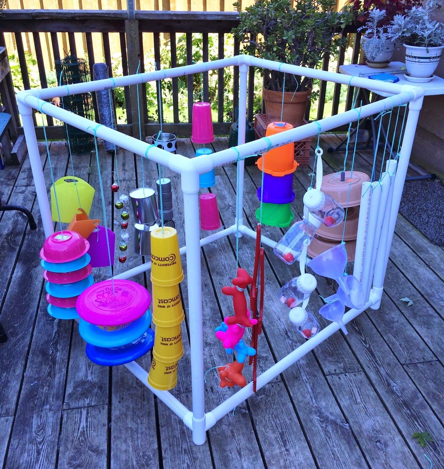 Игрушки из пластиковых труб для детской площадки