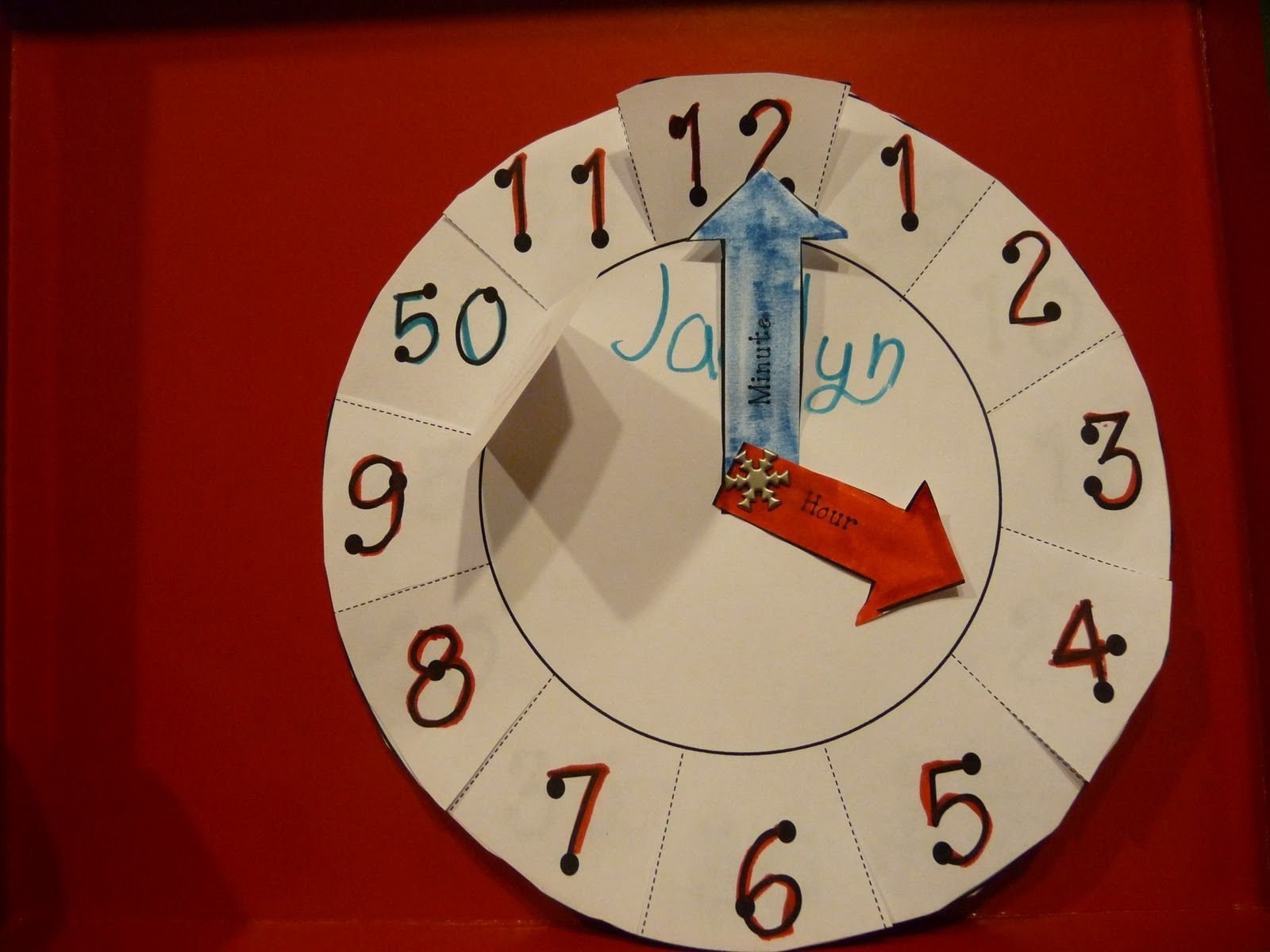 Часовые школы. Часы из картона. Часы из картона для детей. Часы из картона в школу. Модель часов для детей.