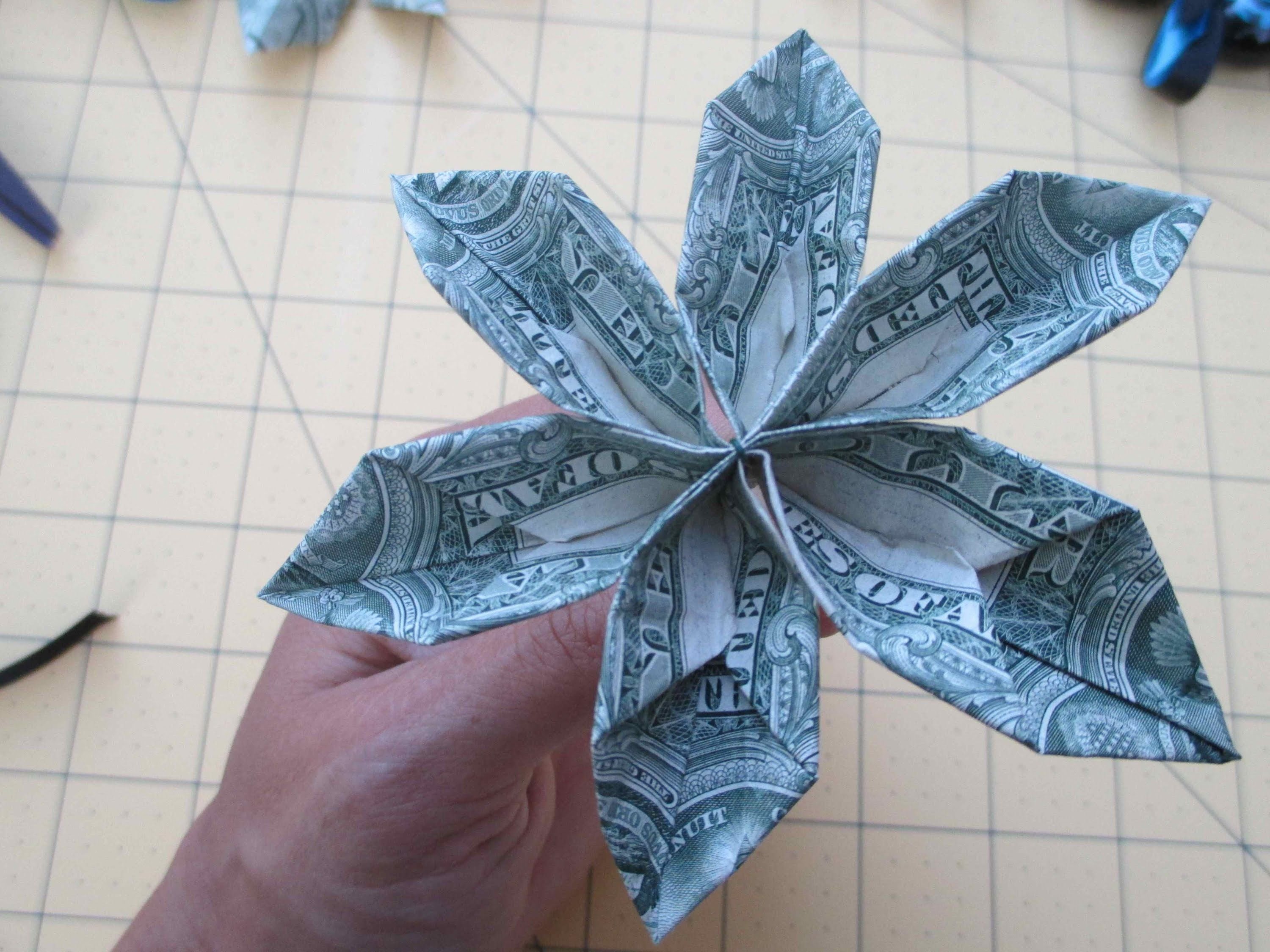 Денежное оригами цветок
