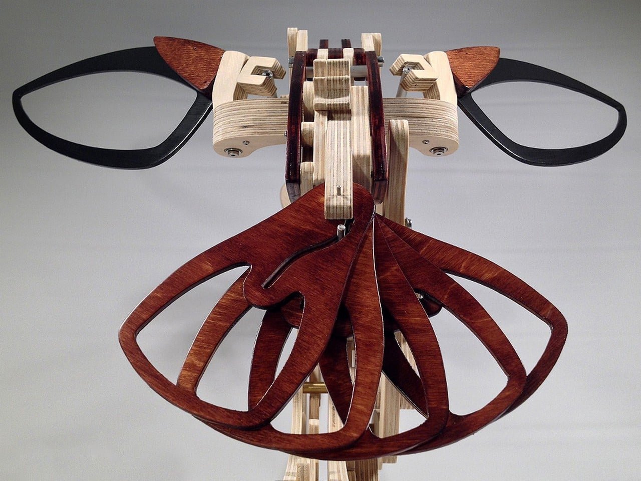Деревянная фантазия: посмотрите на удивительные механизмы американского художника Дерека Хаггера