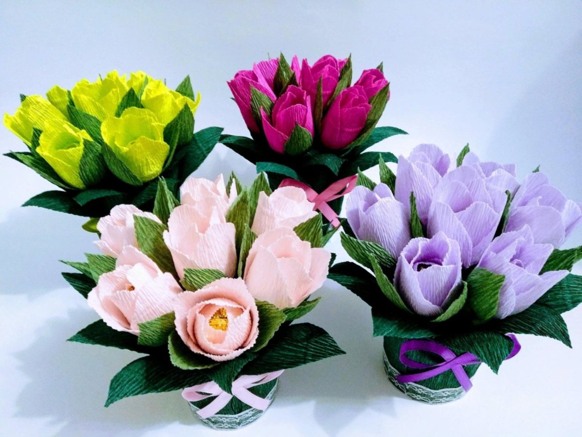 Цветы из гофрированной бумаги с конфетами