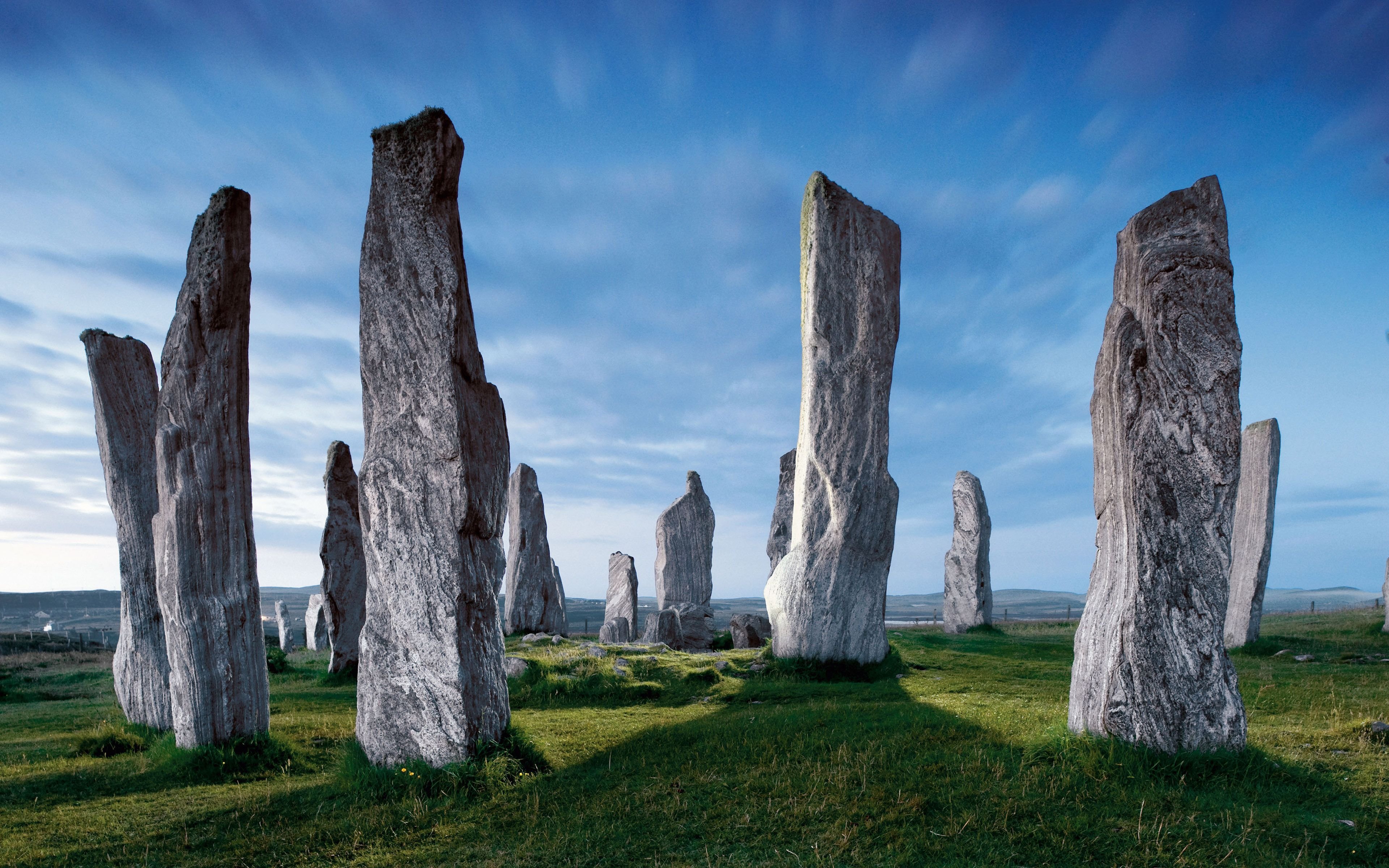 Известные природные достопримечательности. Столбы Калланиш, остров Льюис Шотландия. Менгиры Калланиша, Шотландия. Камни Калланиш остров Льюис Шотландия. Мегалиты Стоунхендж.