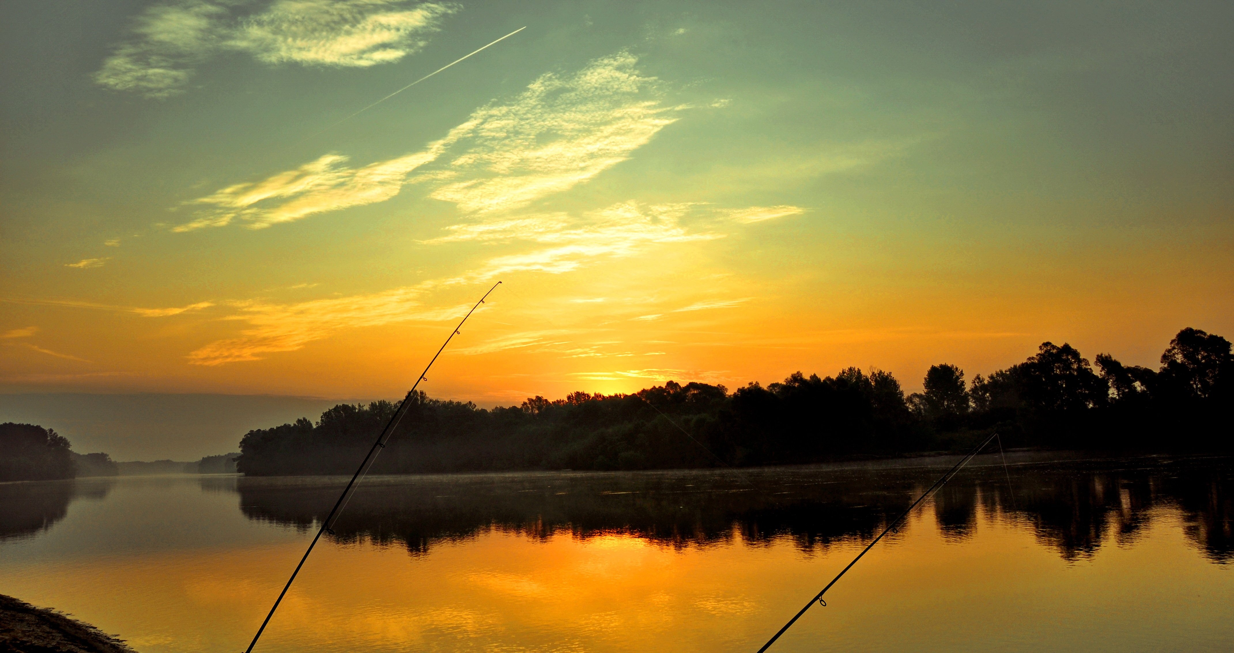Рыбалка удочкой на озерах. Природа рыбалка. Рыбак на озере. Красивая природа рыбалка. Фон рыбалка.