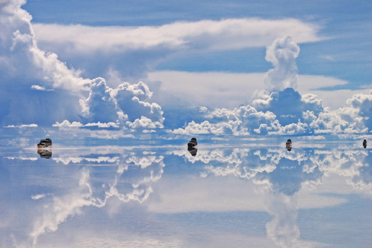 Озеро в боливии. Салар де Уюни Боливия. Озеро солончак Уюни. Солончак Салар-де-Уюни. Солончак Салар-де-Уюни: «зеркало Бога».