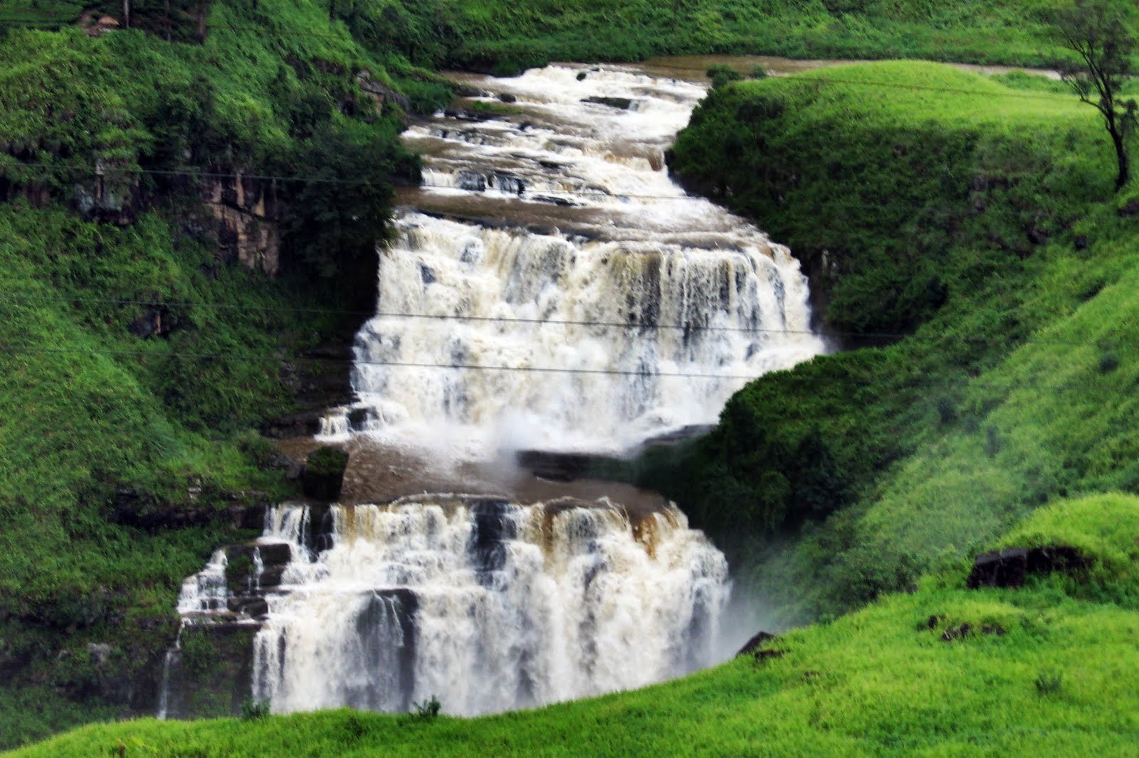 Равана шри ланка. Водопад сент Клер Шри Ланка. Нувара Элия водопады. Нувара Элия Шри Ланка водопады. Водопад Рамбода Шри Ланка.