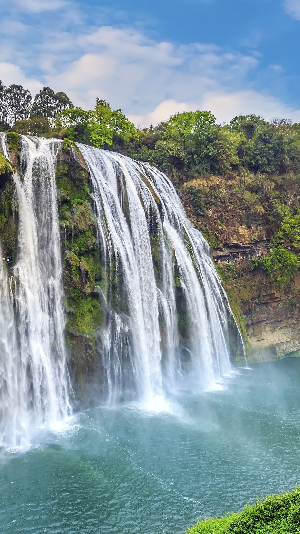 Водопады стоимость. Хайфорс водопад. Водопад АКВАФРАДЖИА (. Водопад Лумувань. Сейшелы водопад Маэ.