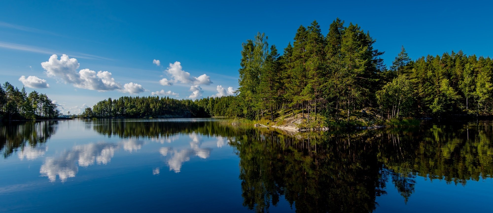 Какую страну называют страной 1000 озер. Озеро Сайма Финляндия. Озерное плато Финляндии. Финляндия Липери озеро. Сайменские озера в Финляндии.