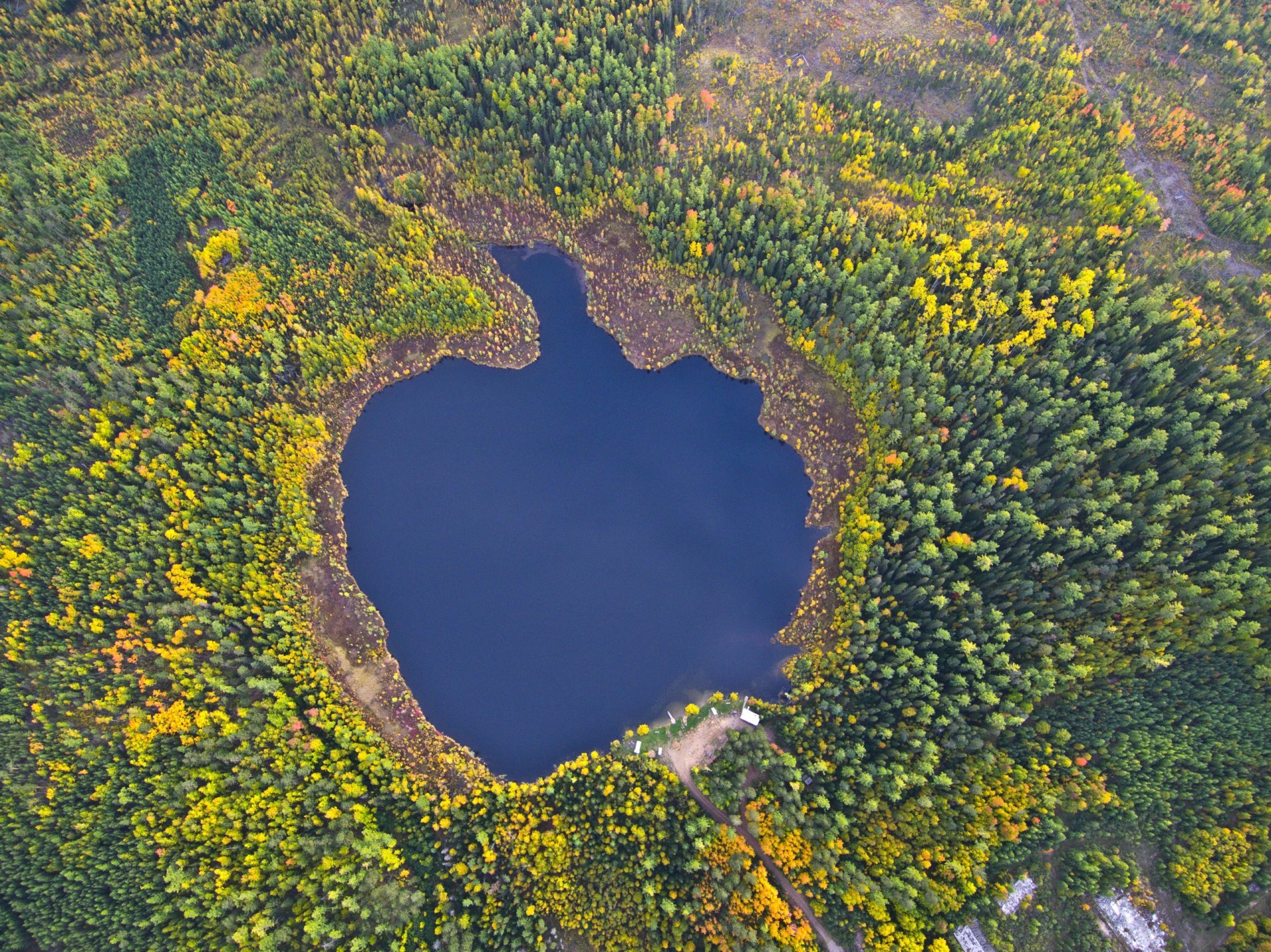 Озера расположенные в разломах. Озеро Илим Усть-Илимск. Озеро в Усть Илимске. Озеро Илим в Усть-Илимске фото. Озеро Чеко.