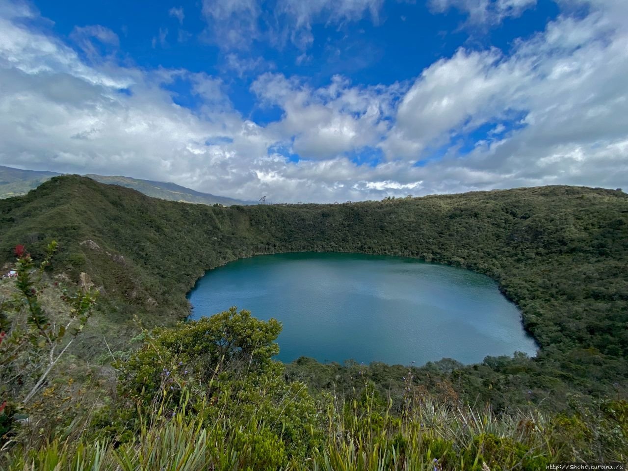 Крупные озера бразилии 7 класс. Гуатавита Колумбия. Озеро Гуатавита Эльдорадо. Священное озеро Гуатавита. Инки озера Гуатавита.