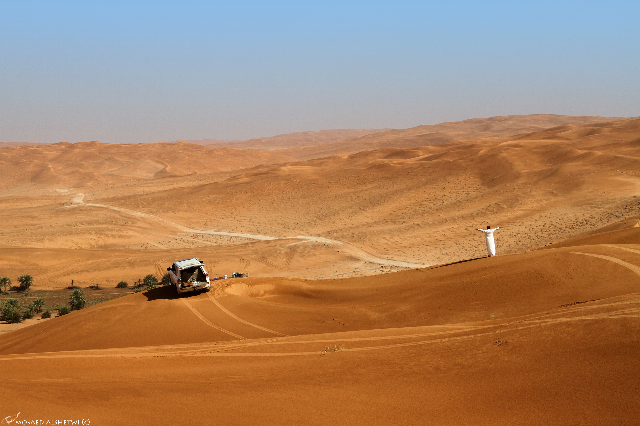 Саудовская аравия песок. Саудовская Аравия природа. Саудовская Аравия пейзажи. Саудовская Аравия пустыня. Дорога в Аравийской пустыне.