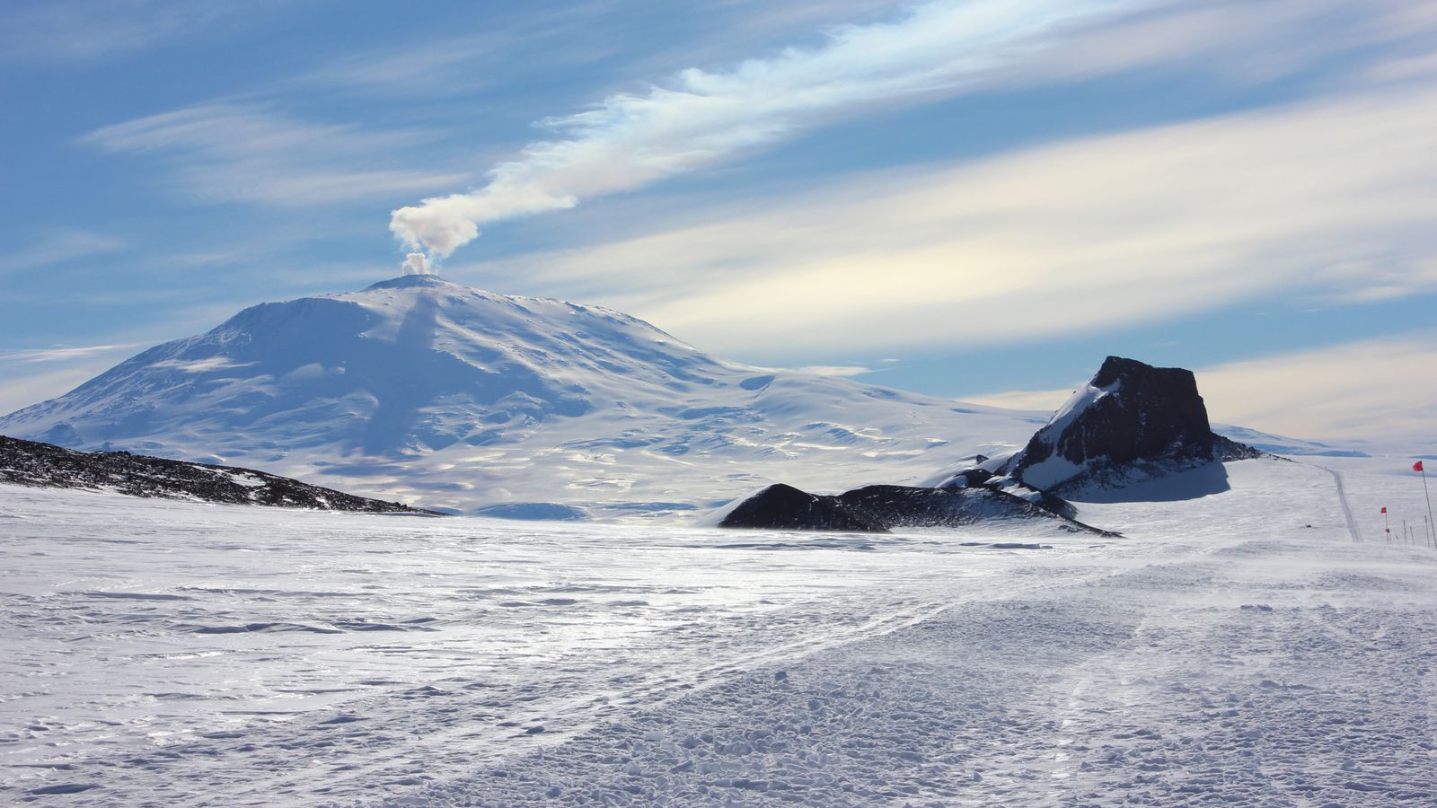 Вулкан Эребус в Антарктиде. Гора Эребус Антарктида. Вулкан гора Эребус Антарктида. Земля Франца Иосифа.