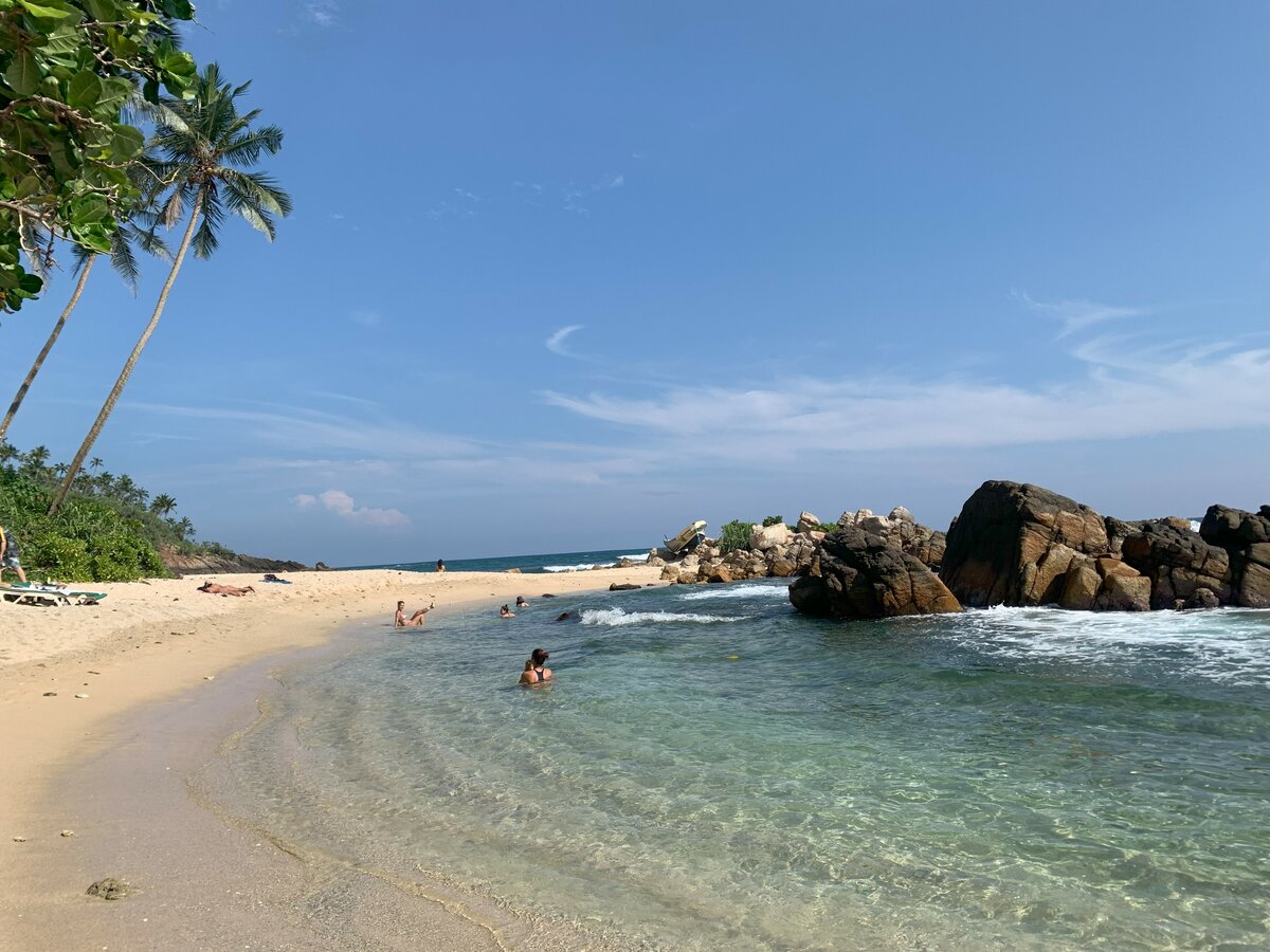 Черепаший пляж шри. Хирикетия пляж Шри Ланка. Хиккадува Черепаший пляж. Унаватуна Черепаший пляж. Пляжи Шри Ланки фото.