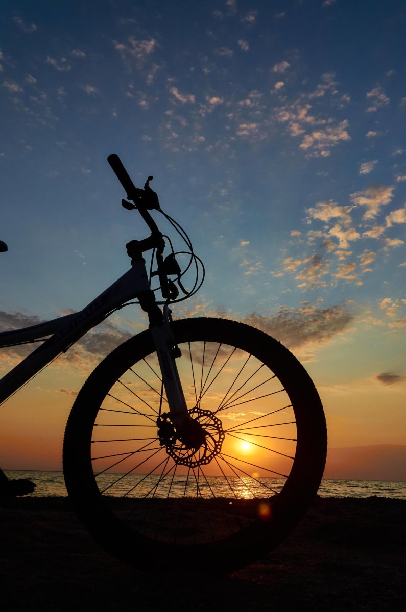 Велосипед на закате