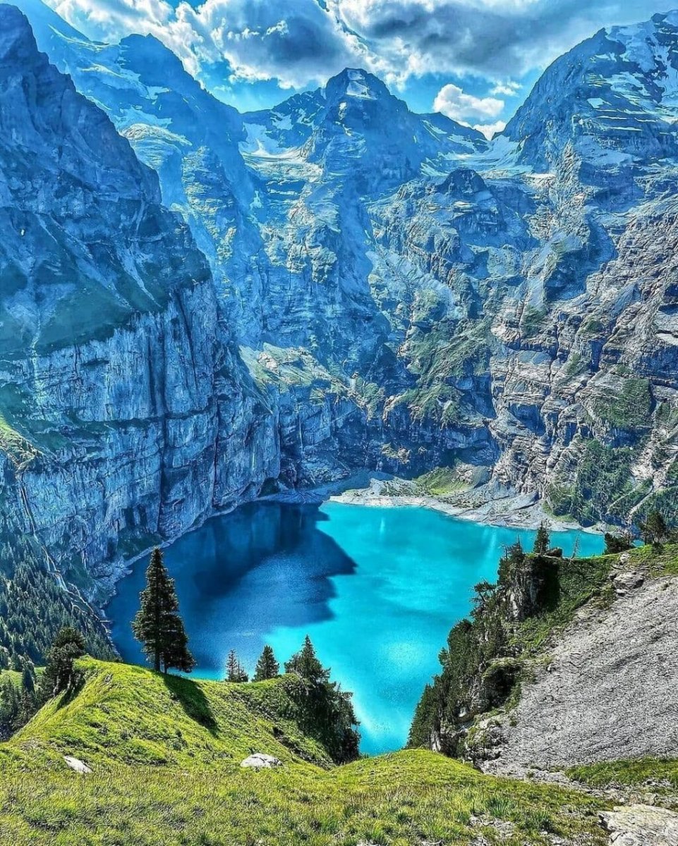 Озеро в альпах