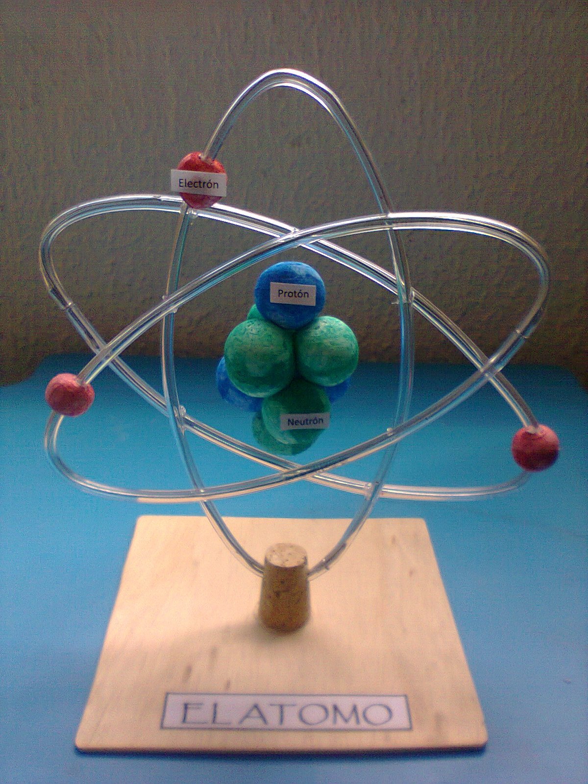 Как сделать объемную модель молекулы, задали на дом по химии.
