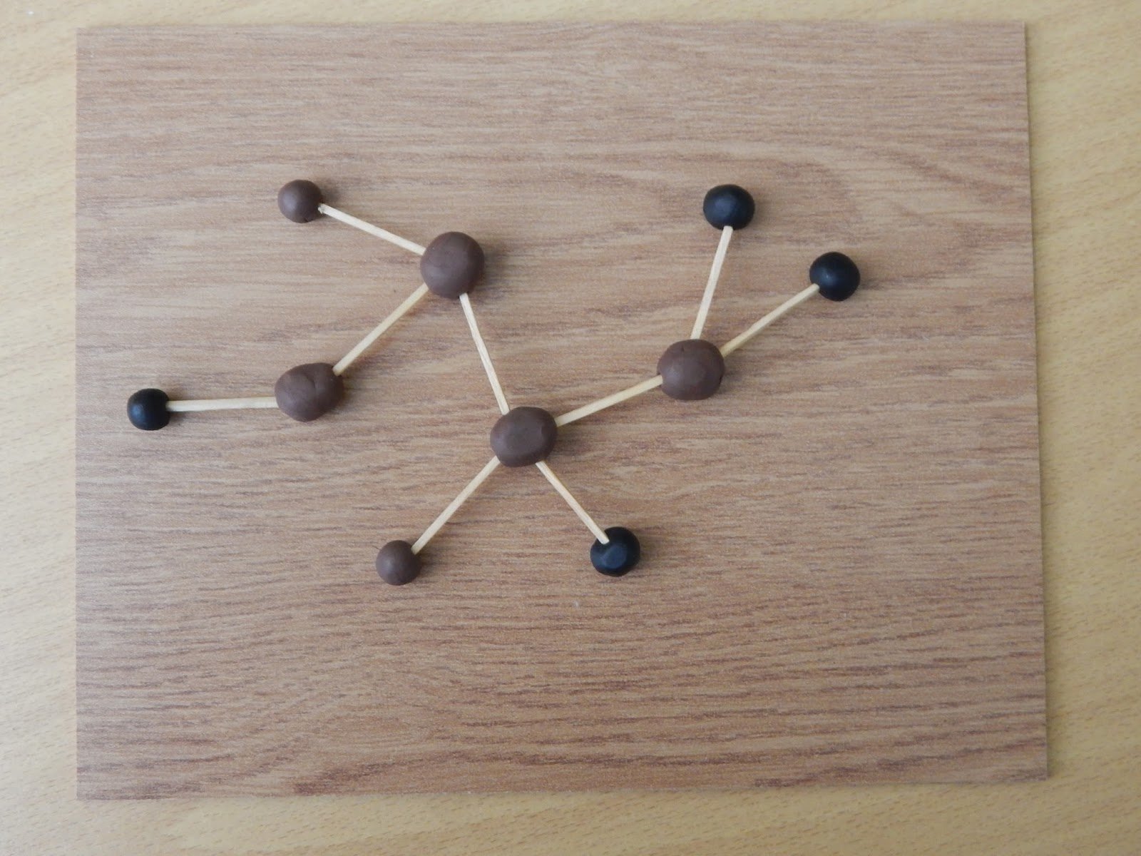 Модели молекул из пластилина и спичек. Молекулы из пластилина и зубочисток. Молекулы из пластилина и спичек. Поделки из зубочисток и пластилина.