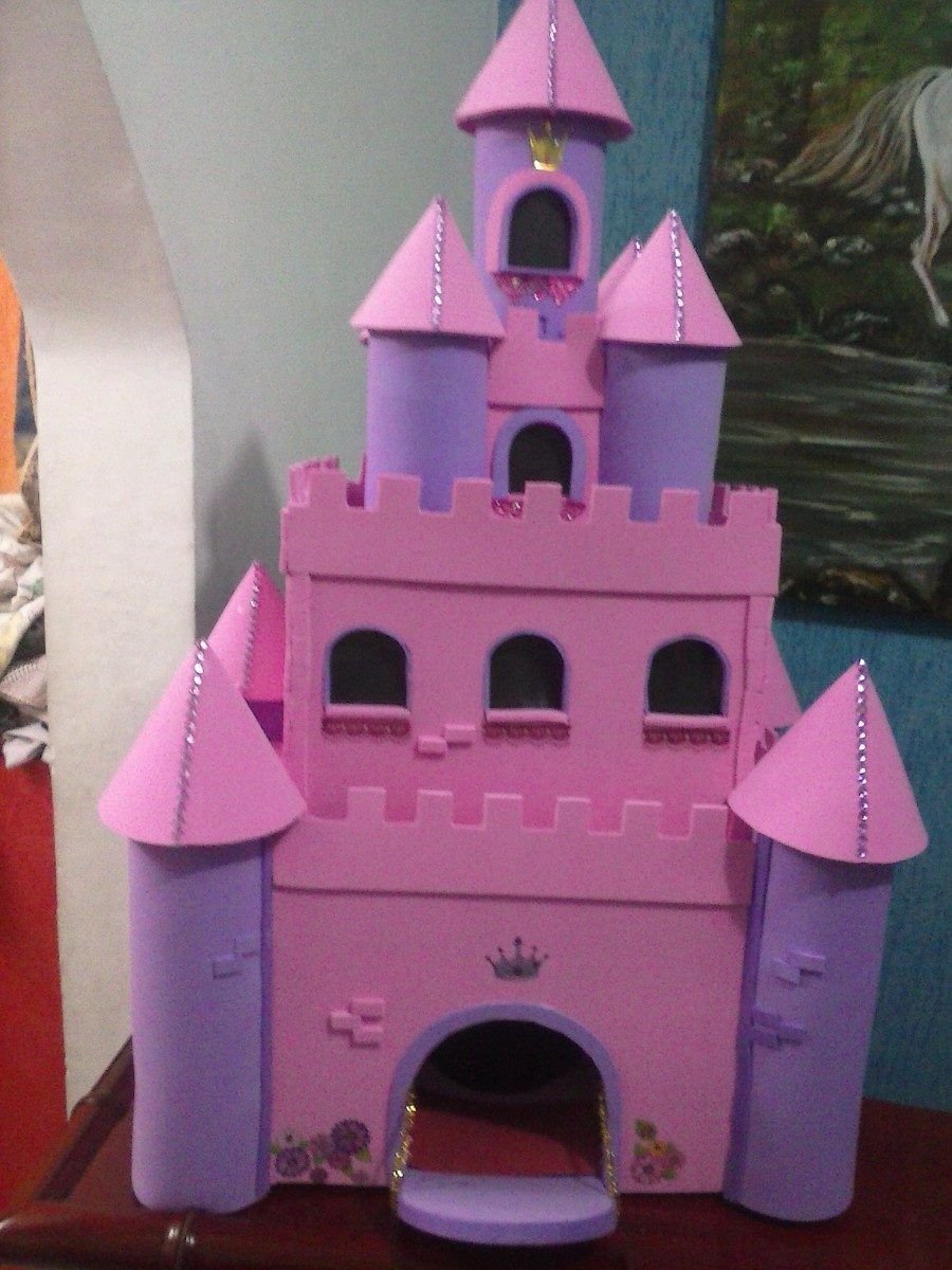 Игра делать замок. Замок из картона. Поделка замок из картона. Замок из коробок. Средневековый замок из картона.