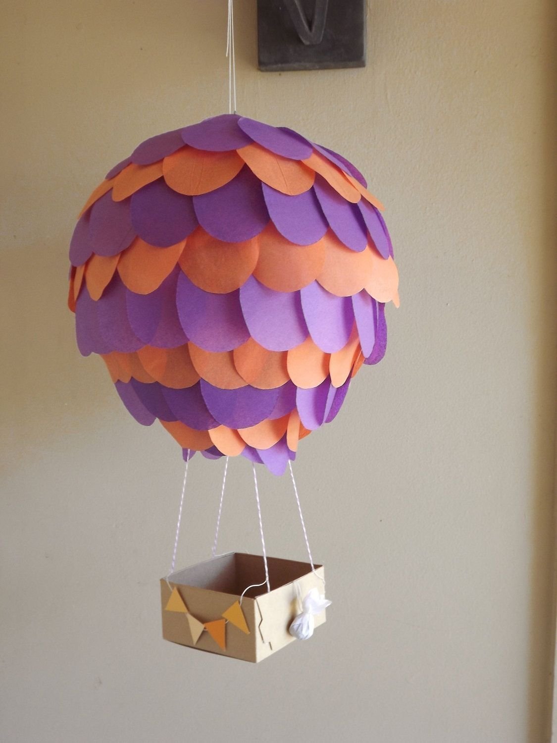Воздушный шар в домашних условиях. Объемный воздушный шар. Воздушный шар поделка. Поделка воздушный шар из бумаги. Поделка воздушный шар с корзиной.