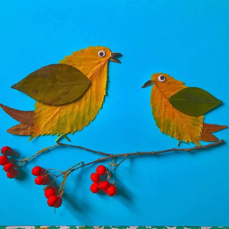 Птица из осенних листьев