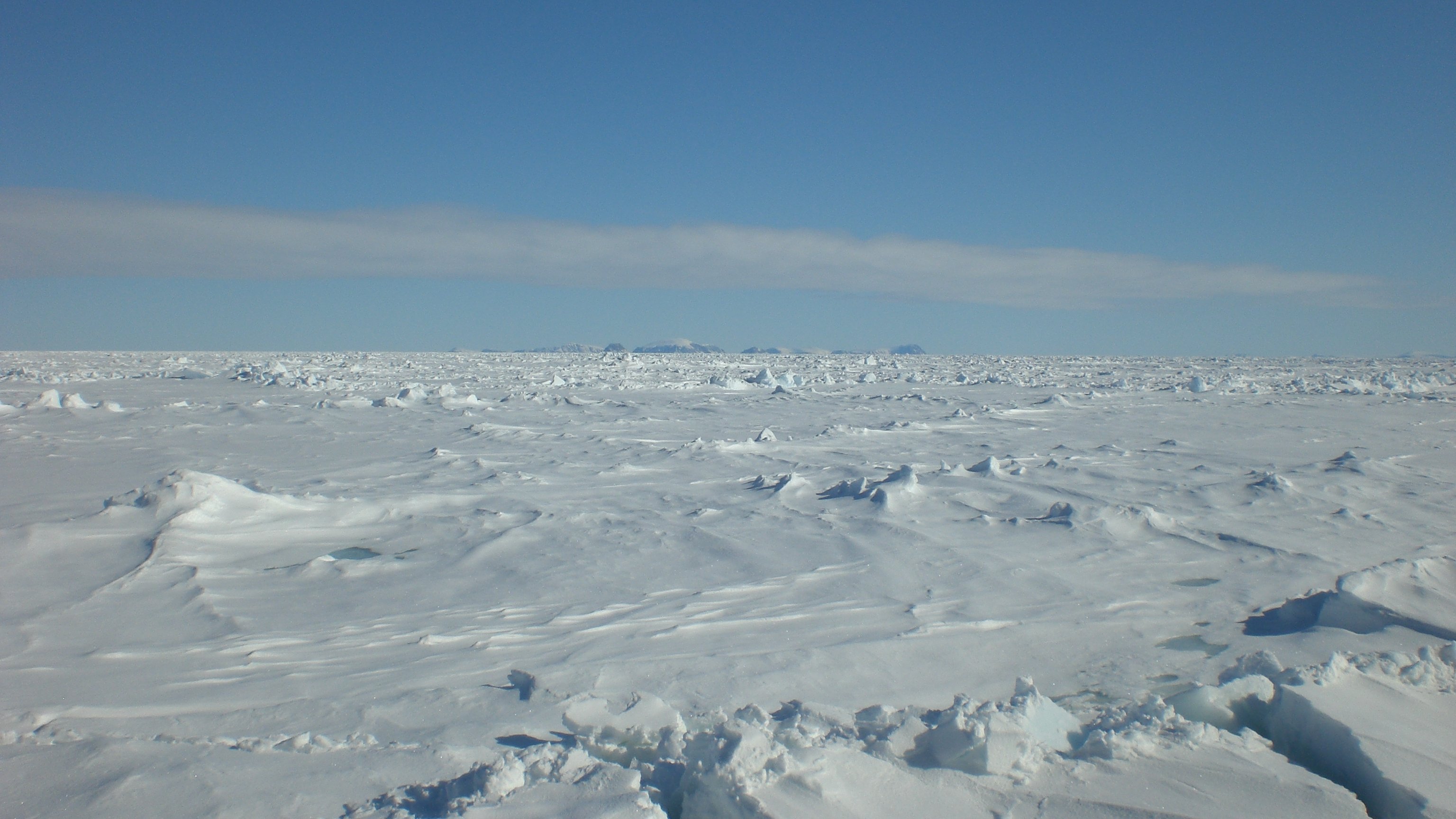 Северный ледовитый океан хаос торосов долгая. Карское море и северно Ледовитый океан. Белое море Северный Ледовитый океан. Диксон Карское море. Карское море ледяной Покров.