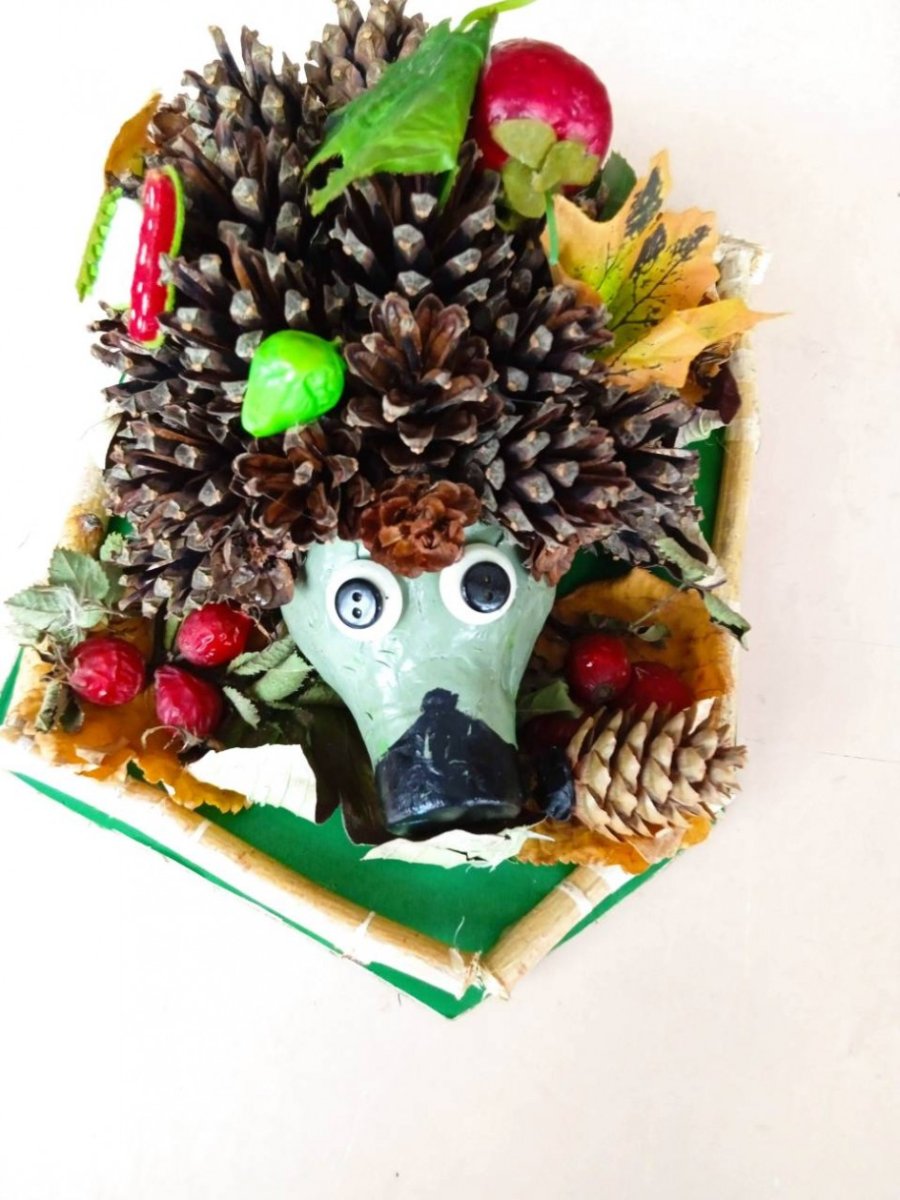 Поделки из шишек и пластилина ананас
