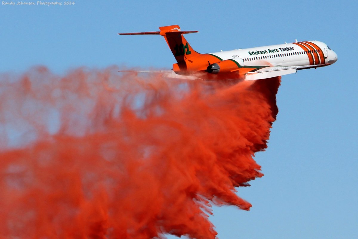 В каком году появились пожарные самолеты. Пожарный самолет. Жёлтая пожарные самолёты. Картинка пожарный самолет. Пожарный MD-87.