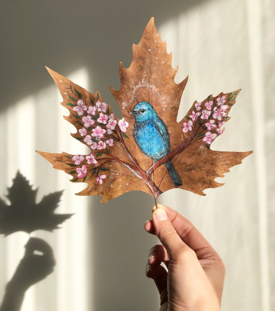 Птица из осенних листьев
