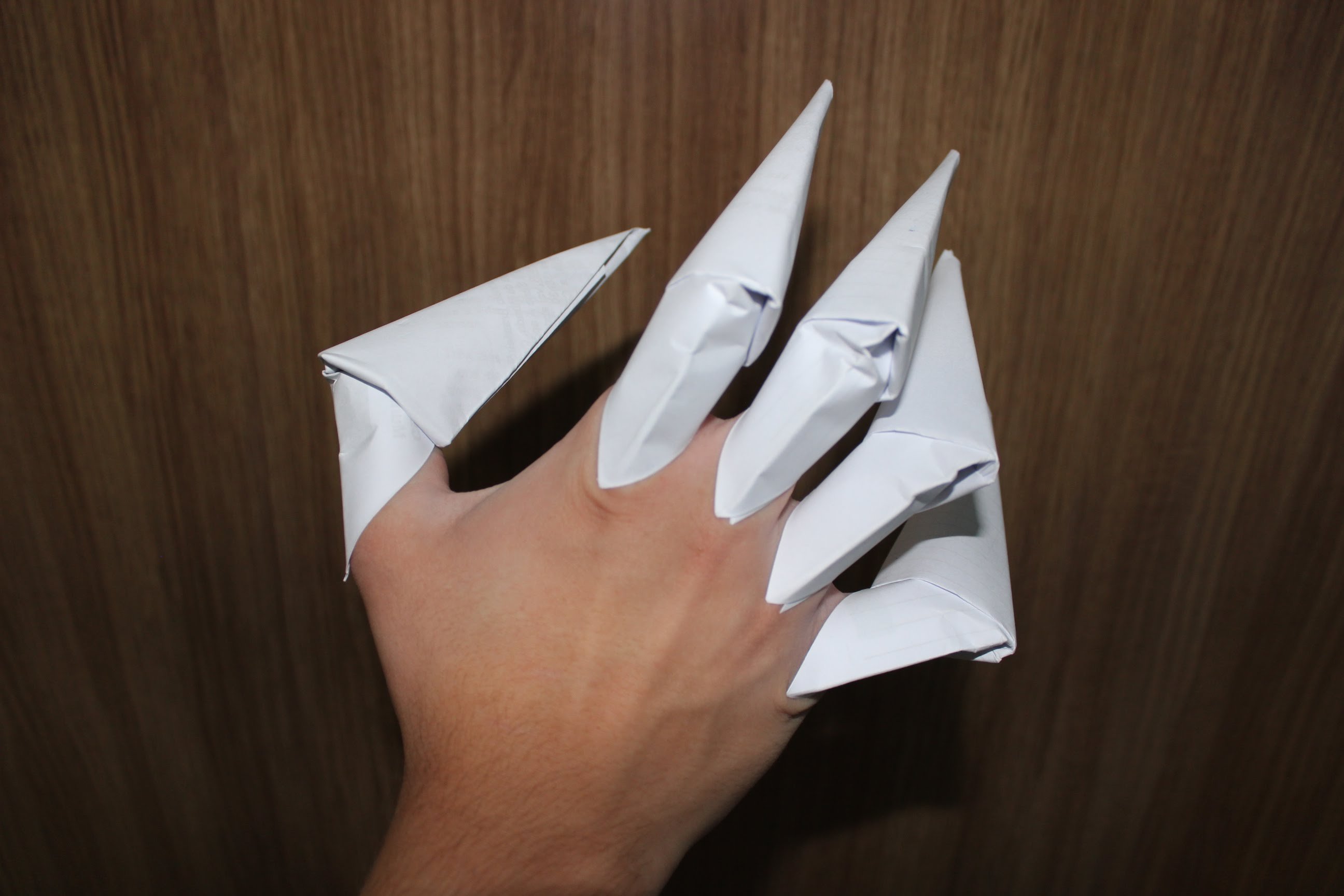 Дракон на палец из бумаги. Оригами когти Фредди Крюгера. Когти из бумаги оригами. Ногти из бумаги когти. Оригами ногти.