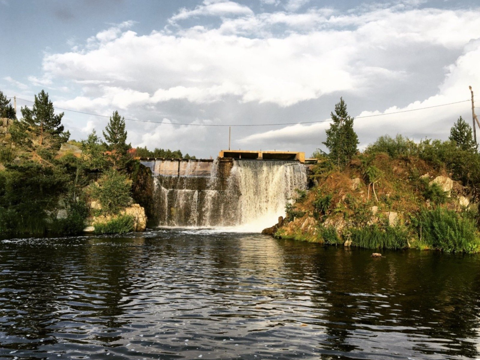 Водопад основа. Карпысакский водопад в Новосибирске. Карпысак озеро Новосибирская. Карпысак Тогучинский район. Тогучинский водопад.