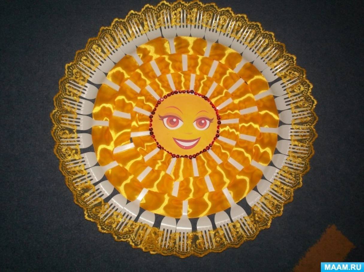 Поделки на Масленицу. Поделка солнце. Солнышко из одноразовой посуды. Поделка солнце из бумаги.