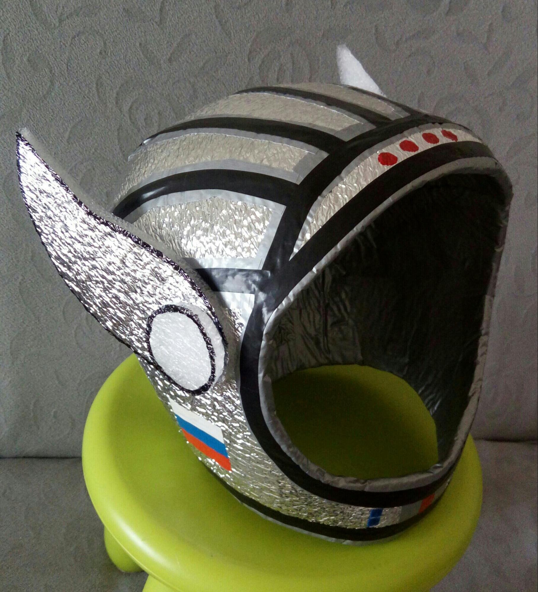 Как сделать шлем космонавта. Космический шлем. Космический шлем для ребенка. Шлем Космонавта. Шлем Космонавта картонный.