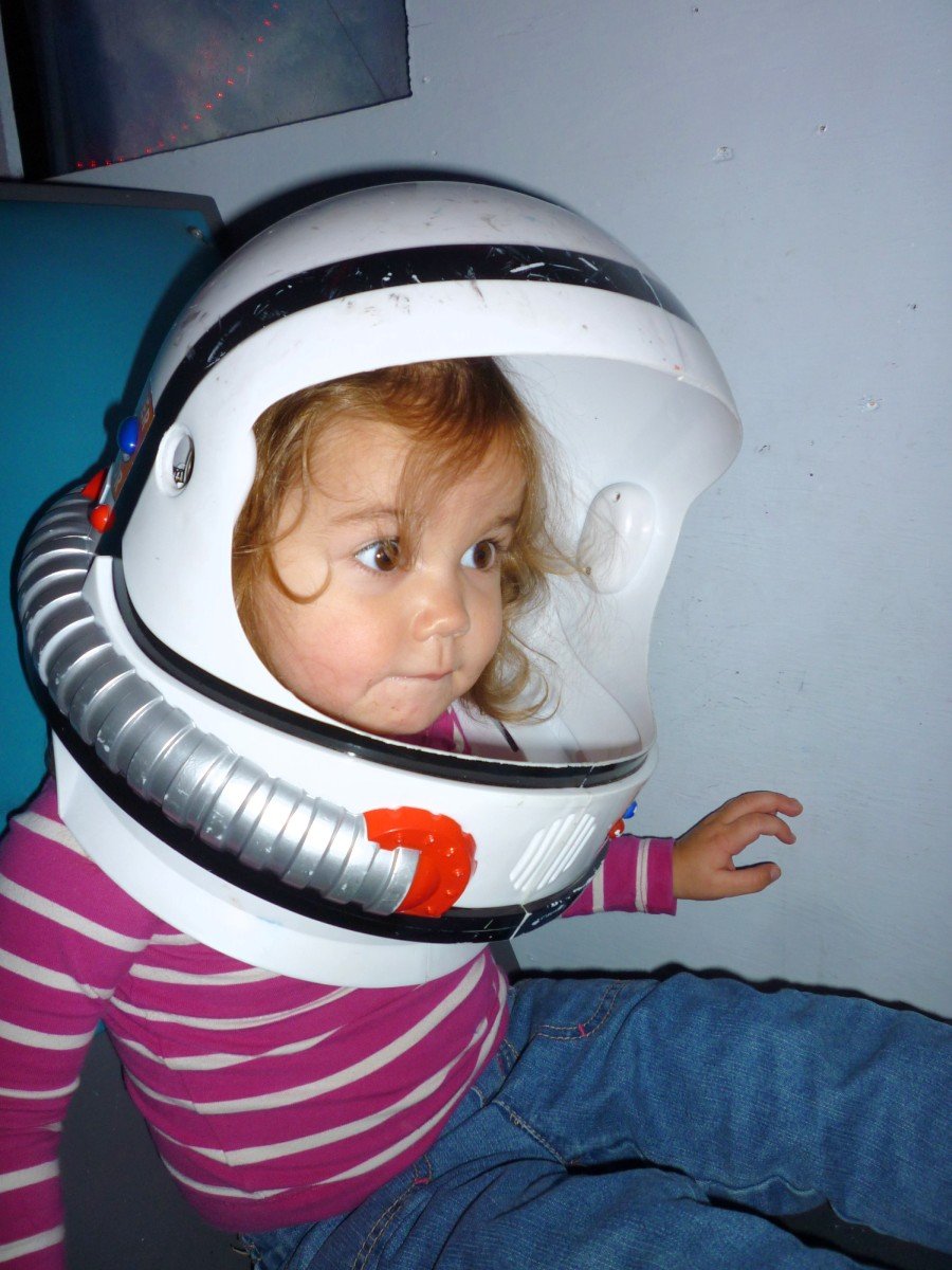 Шлем космонавта из картона