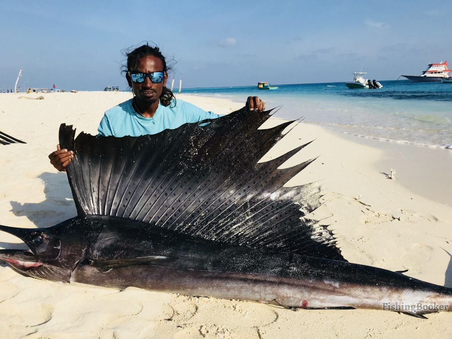 Можно ли вывозить с мальдив. Марлин рыба Мальдивы. Голубой Марлин в индийском океане. Рифовые рыбы Мальдив. Крылатка рыба Мальдивы.