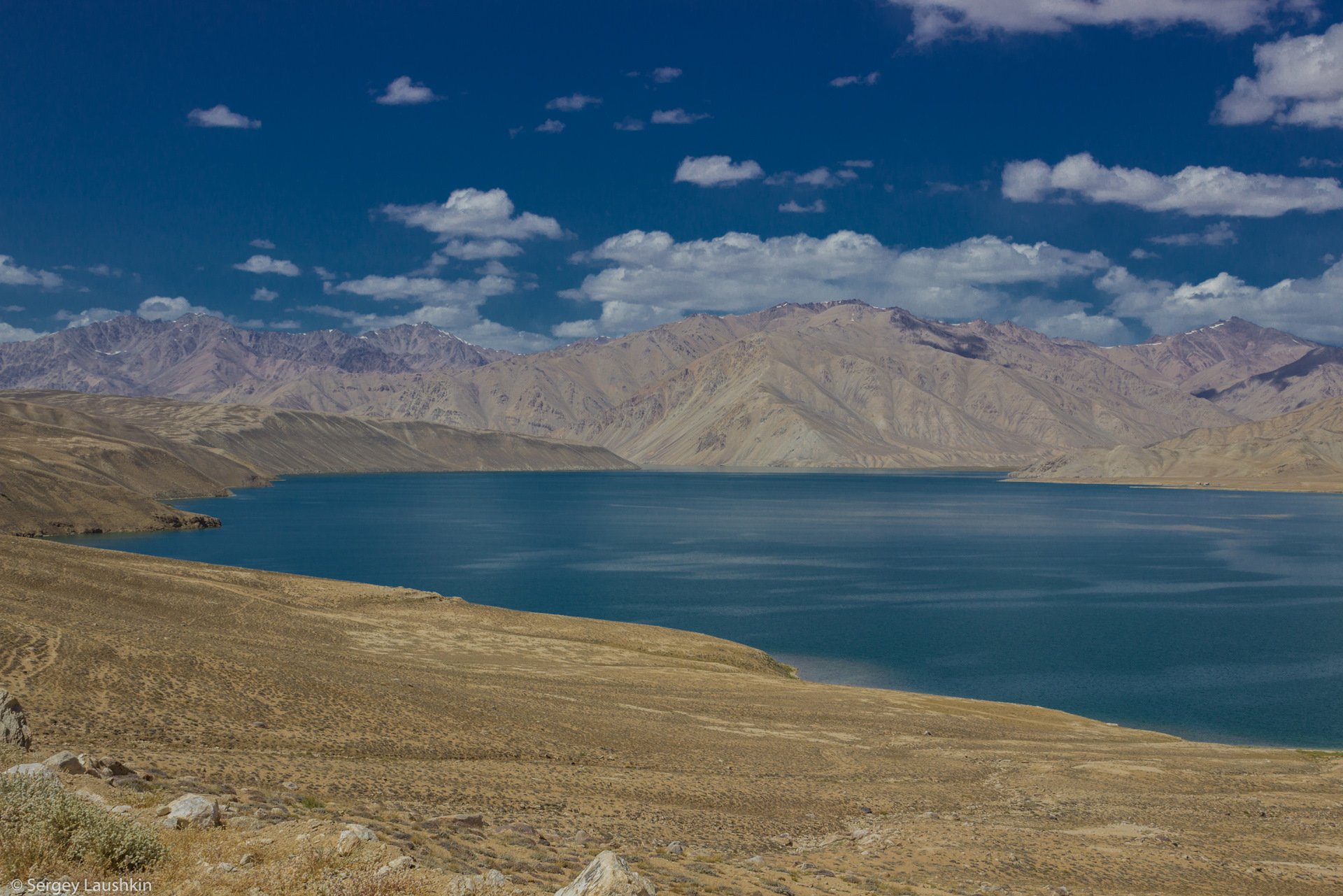 Самое крупное озеро в азии. Озеро Зоркуль на памире. Зоркуль озеро Таджикистан. Памир озеро Яшилькуль. Заповедник Зоркуль.