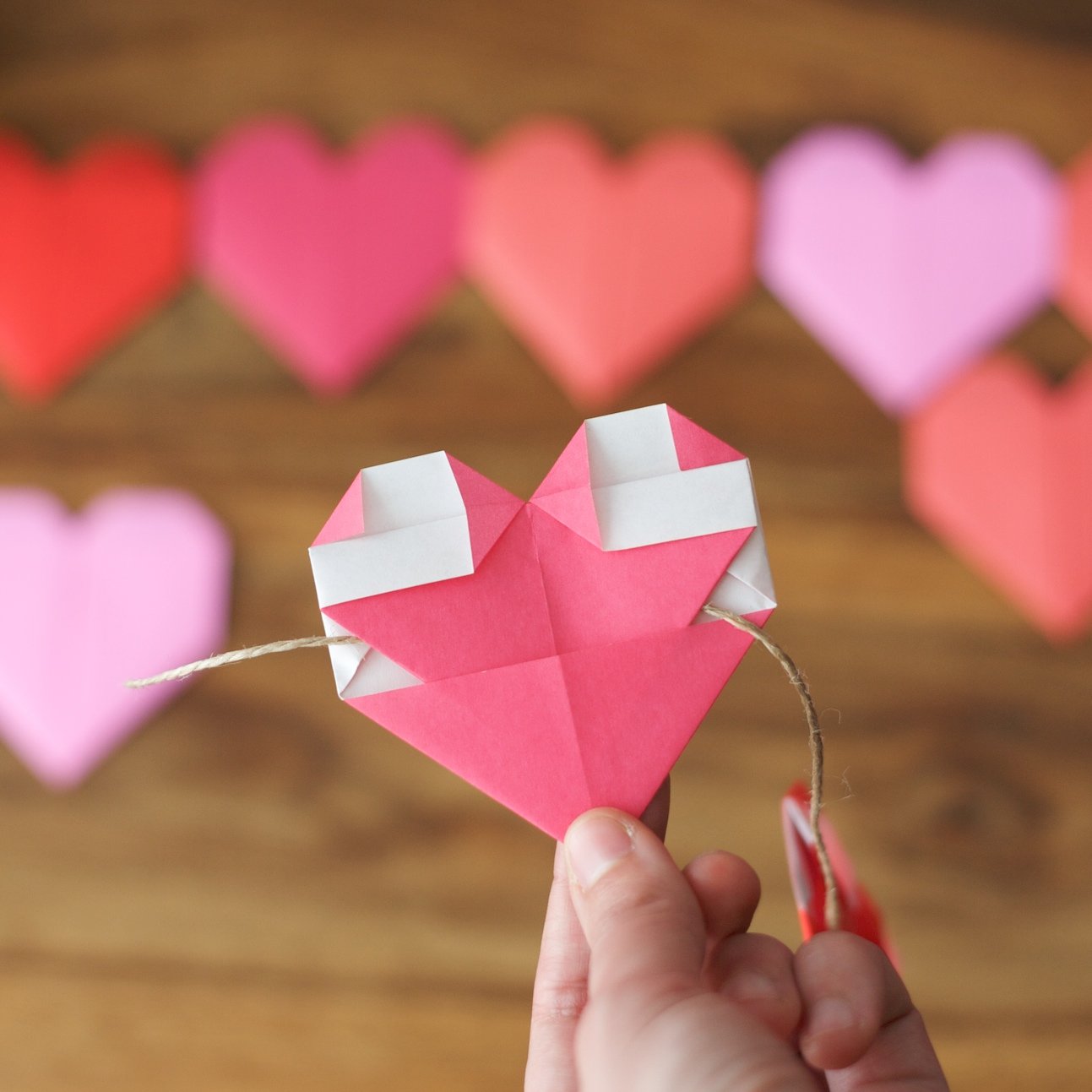 Легкие сердечки из бумаги. Сердечко из бумаги. Объемное сердце из бумаги. Красивое сердечко из бумаги. Объемные сердечки из бумаги.