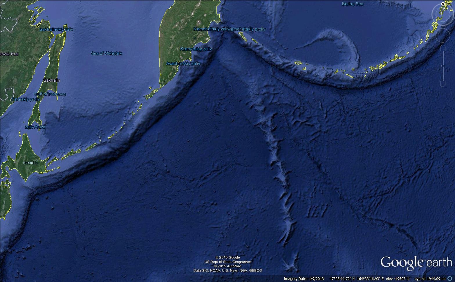 Максимальная глубина берингово. Охотское море на карте. Карта Охотское море и Берингово море. Охотское море Берингово море. Глубина Охотского моря.