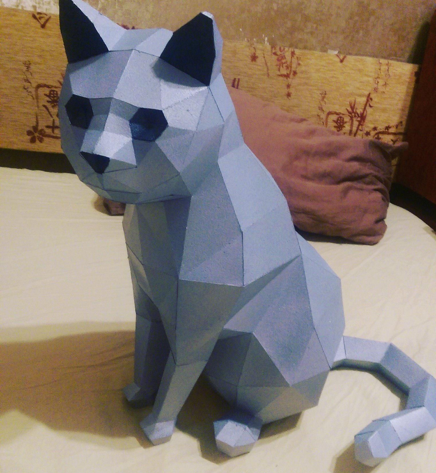Объемная кошка из бумаги. Бумажный кот. Объемная фигурка котик. Объемная фигура кота из бумаги.