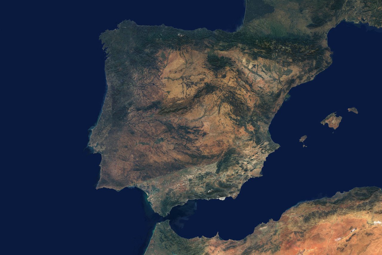 Первая волна жары пришла на пиренейский полуостров. Гибралтарский пролив (Испания — Марокко). Гибралтарский пролив снимок из космоса. Пиренейский полуостров Гибралтарский пролив. Рельеф дна Гибралтарского пролива.