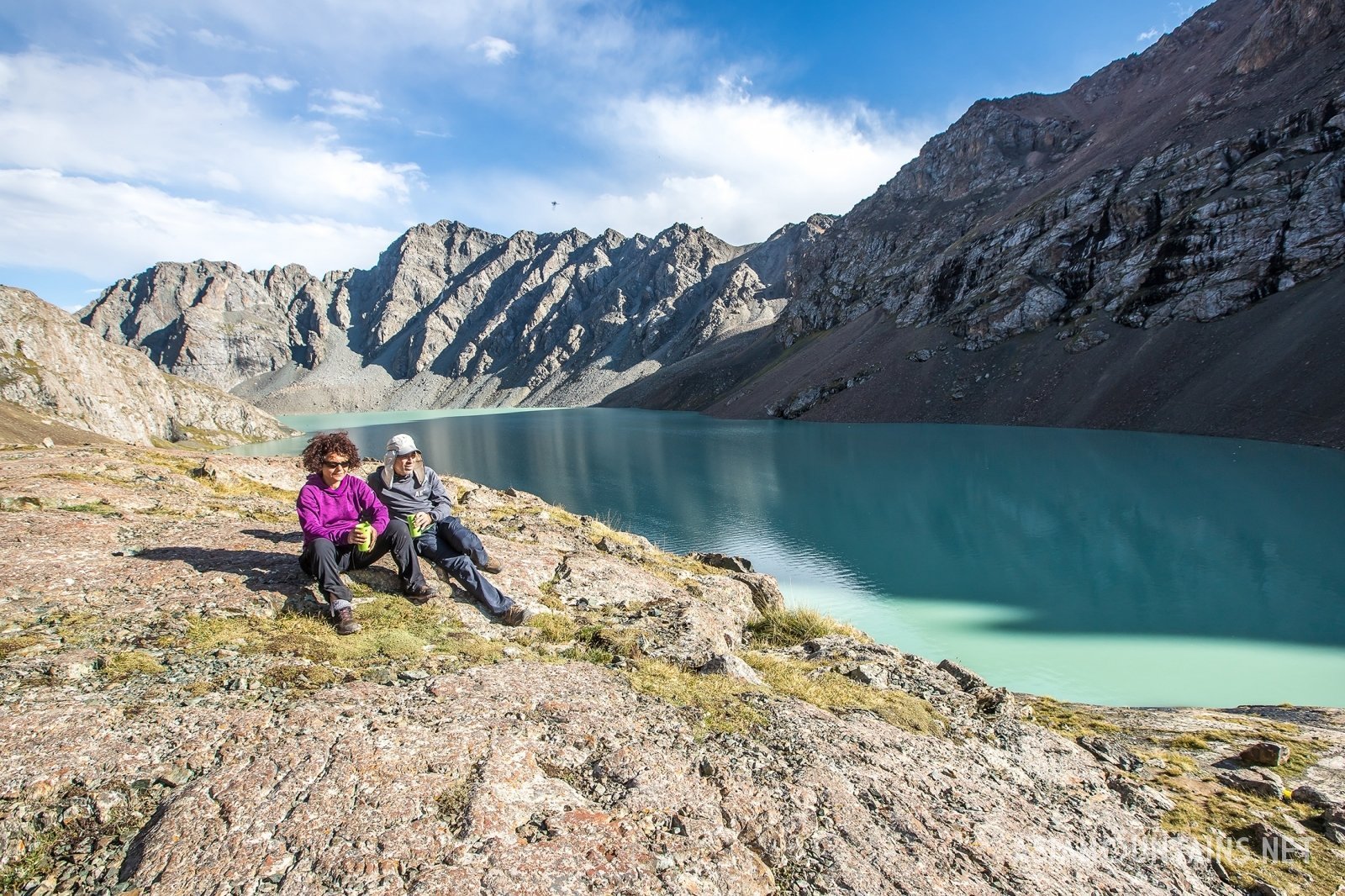 Ала кель. Озеро ала-Кель Терскей. Озеро ала Куль Кыргызстан. Алакуль Киргизия. Алакуль озеро Киргизия.